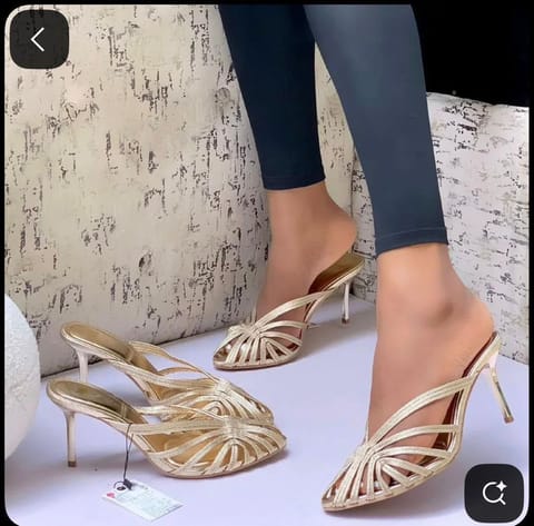 Sandales à talons dorées