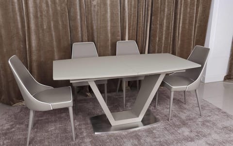 Table à manger moderne