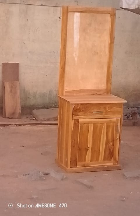  Coiffeuse sans tabouret 