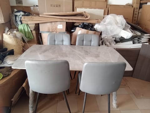 Table à manger 1m40 avec 4 chaise 