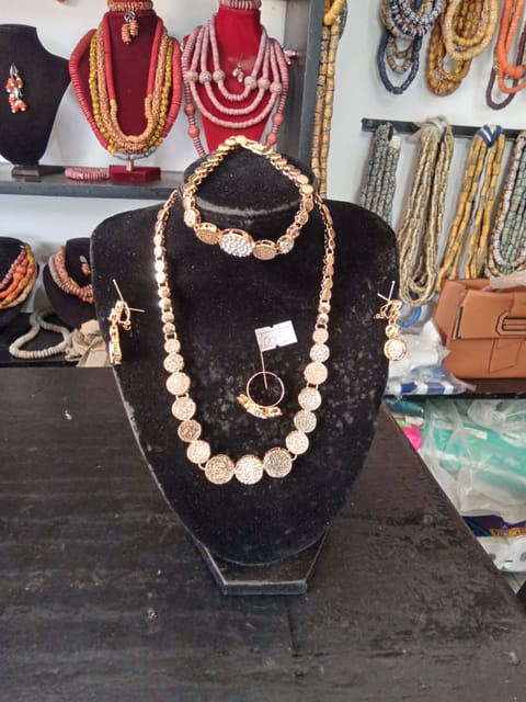 Chaine complet avec boucle d'oreilles 