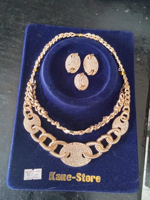 Chaine complet avec boucle d'oreilles 